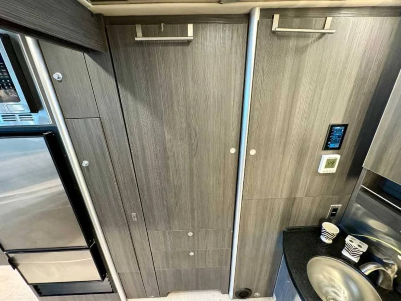 A photo of this 2021 Airstream ATLAS Murphy Suite