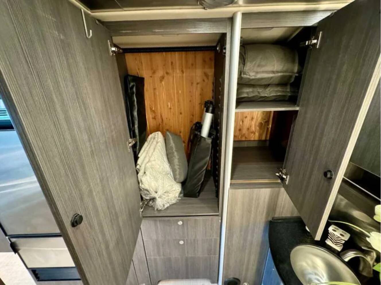 A photo of this 2021 Airstream ATLAS Murphy Suite