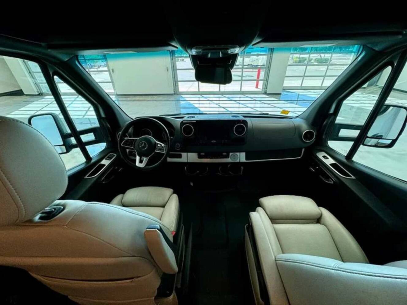 A photo of this 2021 Airstream ATLAS Murphy Suite