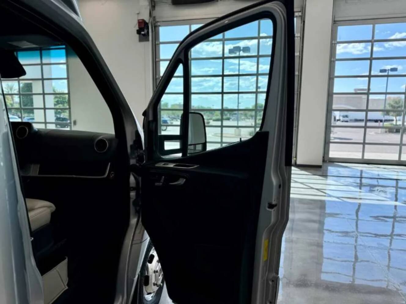 A photo of this 2021 Airstream ATLAS Murphy Suite