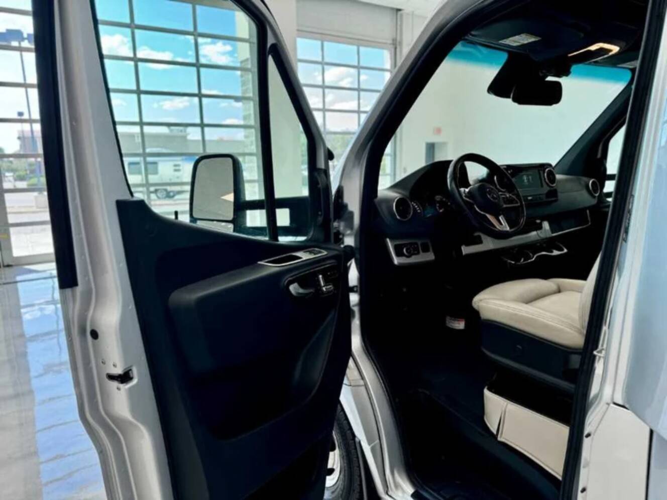 A photo of this 2021 Airstream ATLAS Murphy Suite
