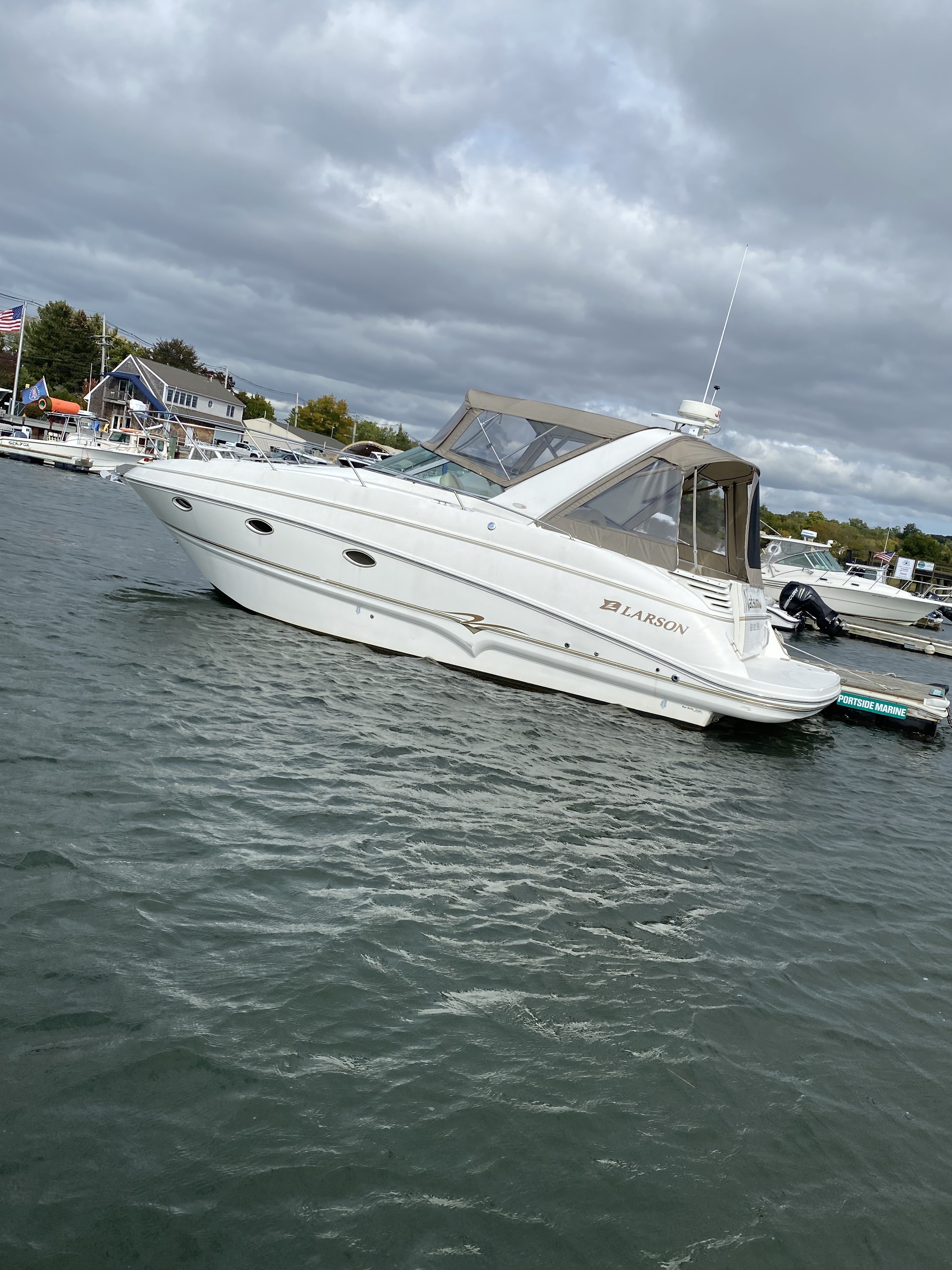 2003 Larson Cabrio 310 Mid Cabin in beverly MA