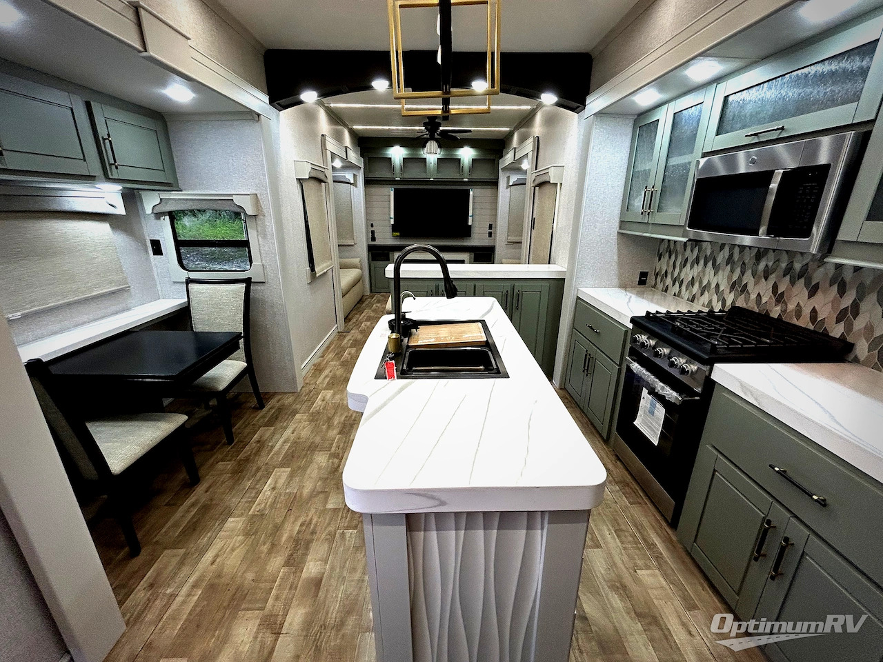 2025 Redwood RV