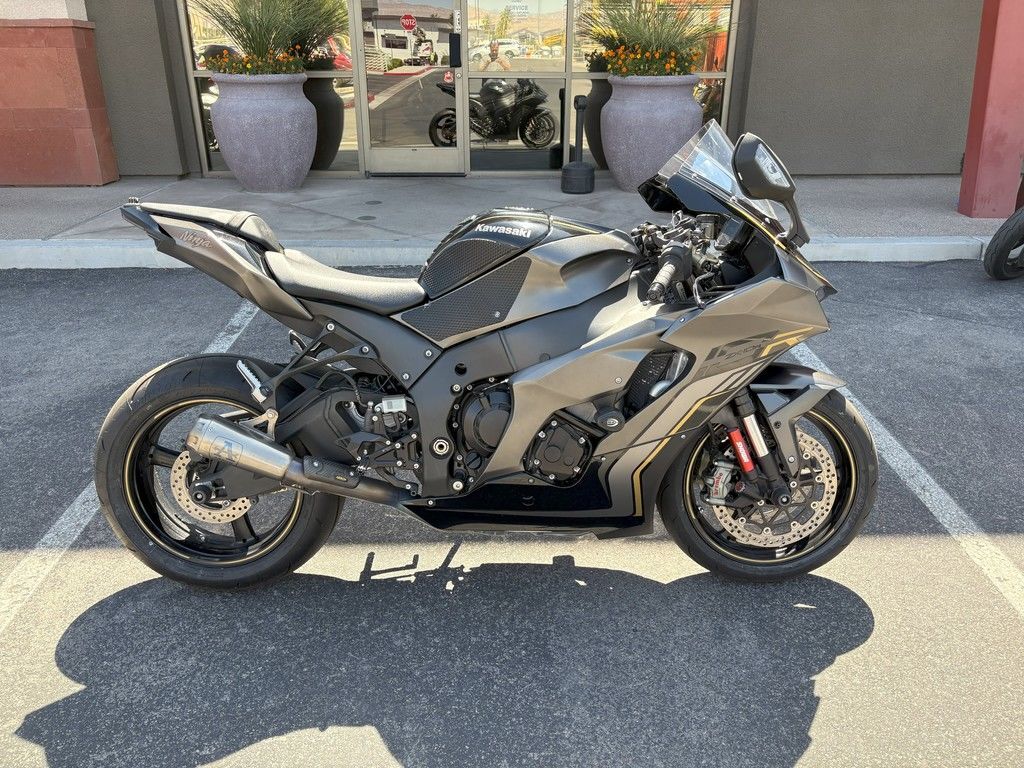 A 2025 KAWASAKI ZX | EX500