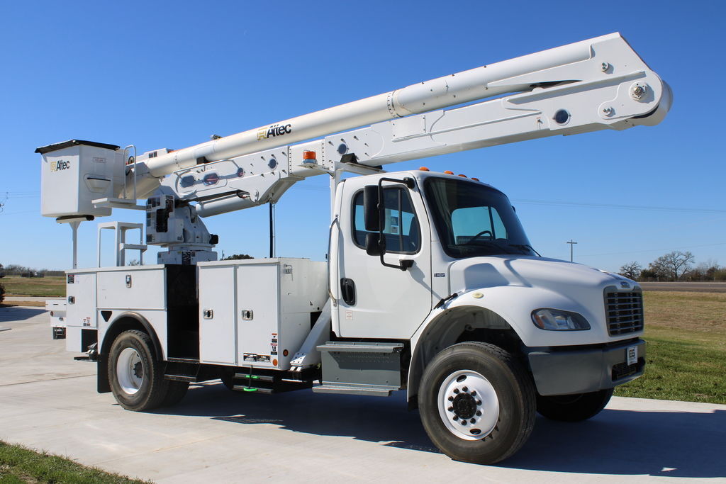 2017 Freightliner M2 4x4 / Altec AM55-MH in Bryan, TX