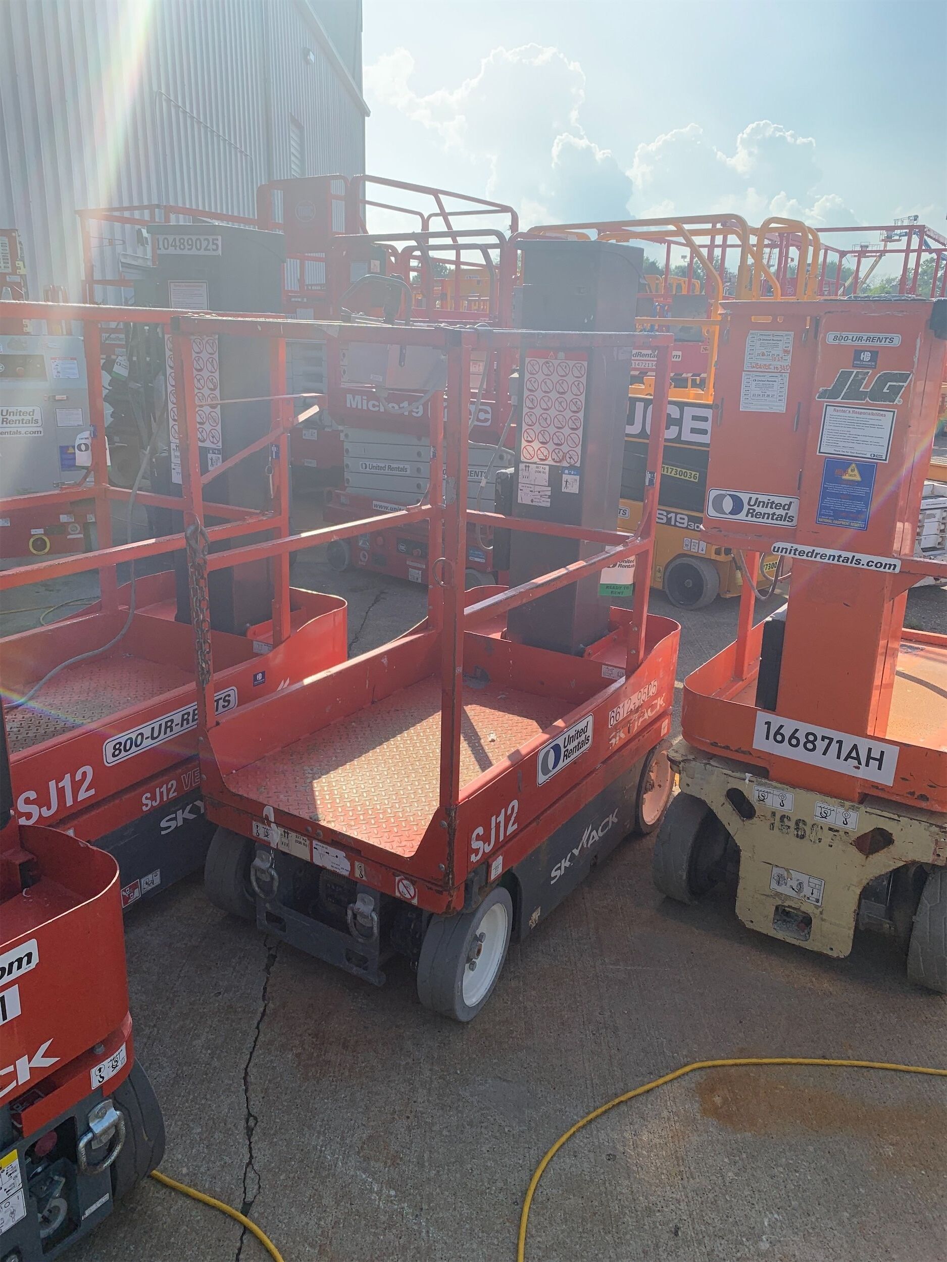 2016 SKYJACK SJ12 Self-Propelled One-Person Lift in Fort Wayne, IN