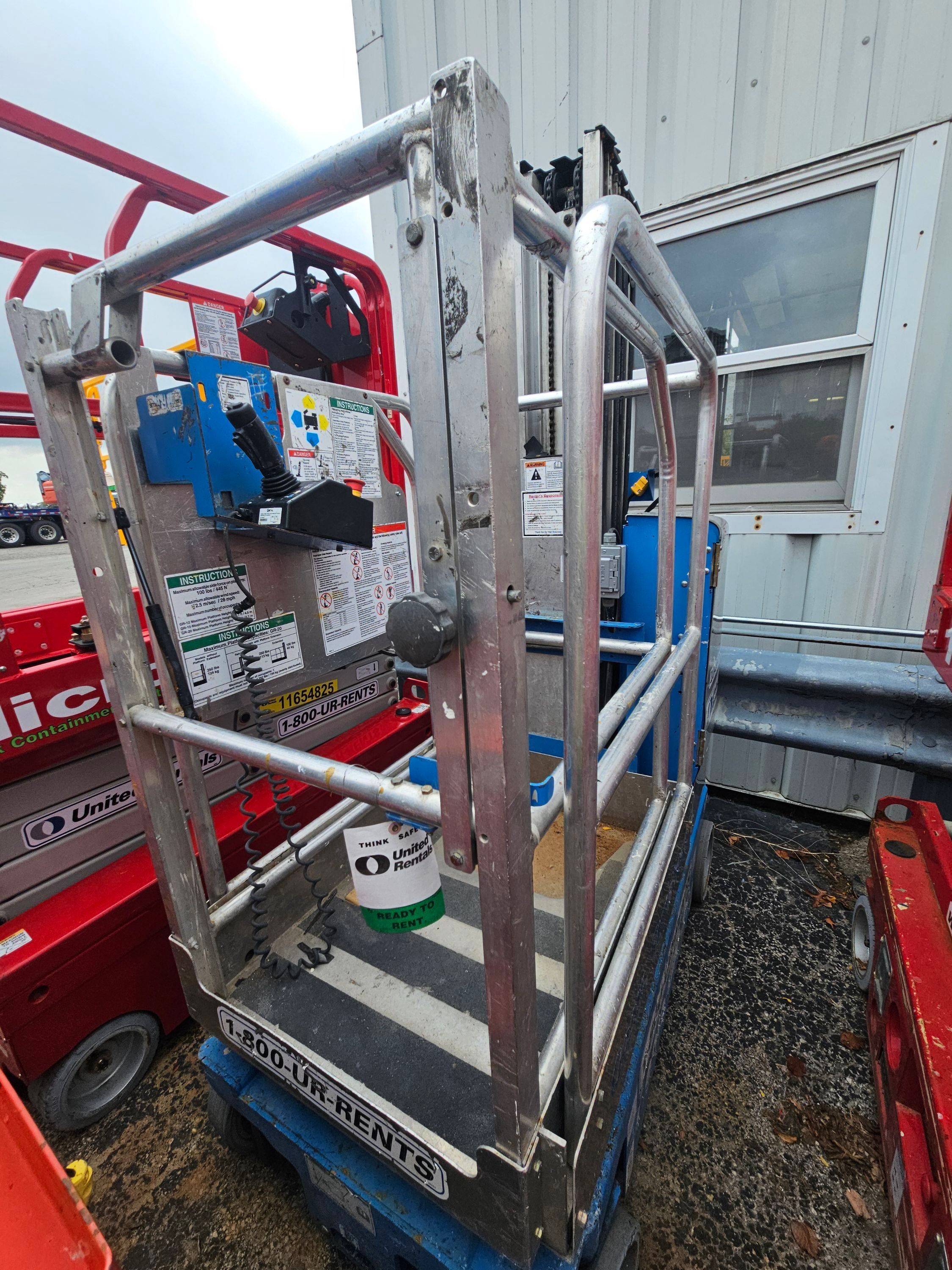2016 GENIE GR-20 Self-Propelled One-Person Lift in Fort Wayne, IN