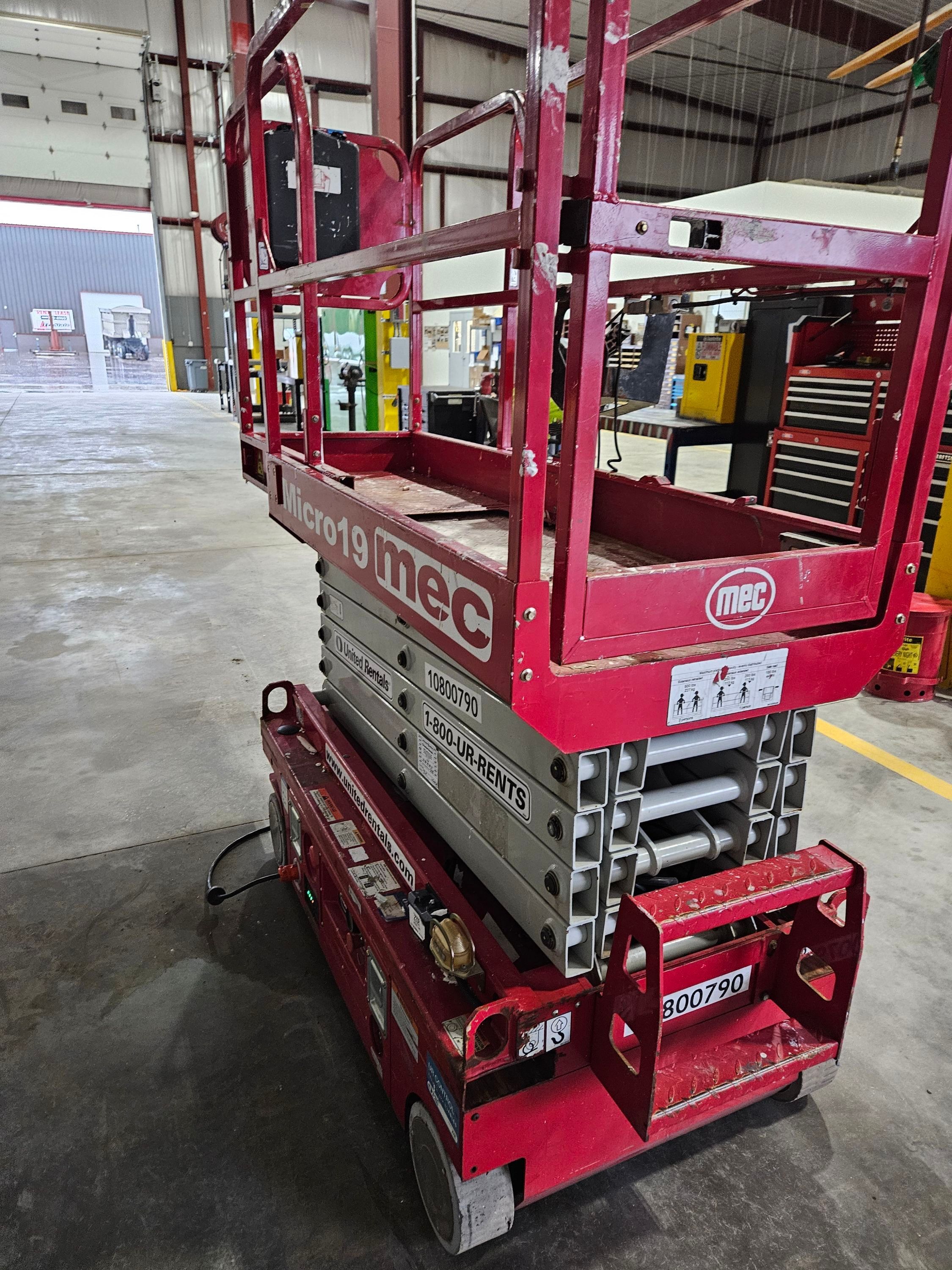 2018 MEC MICRO 19 Scissor Lift in Fort Wayne, IN