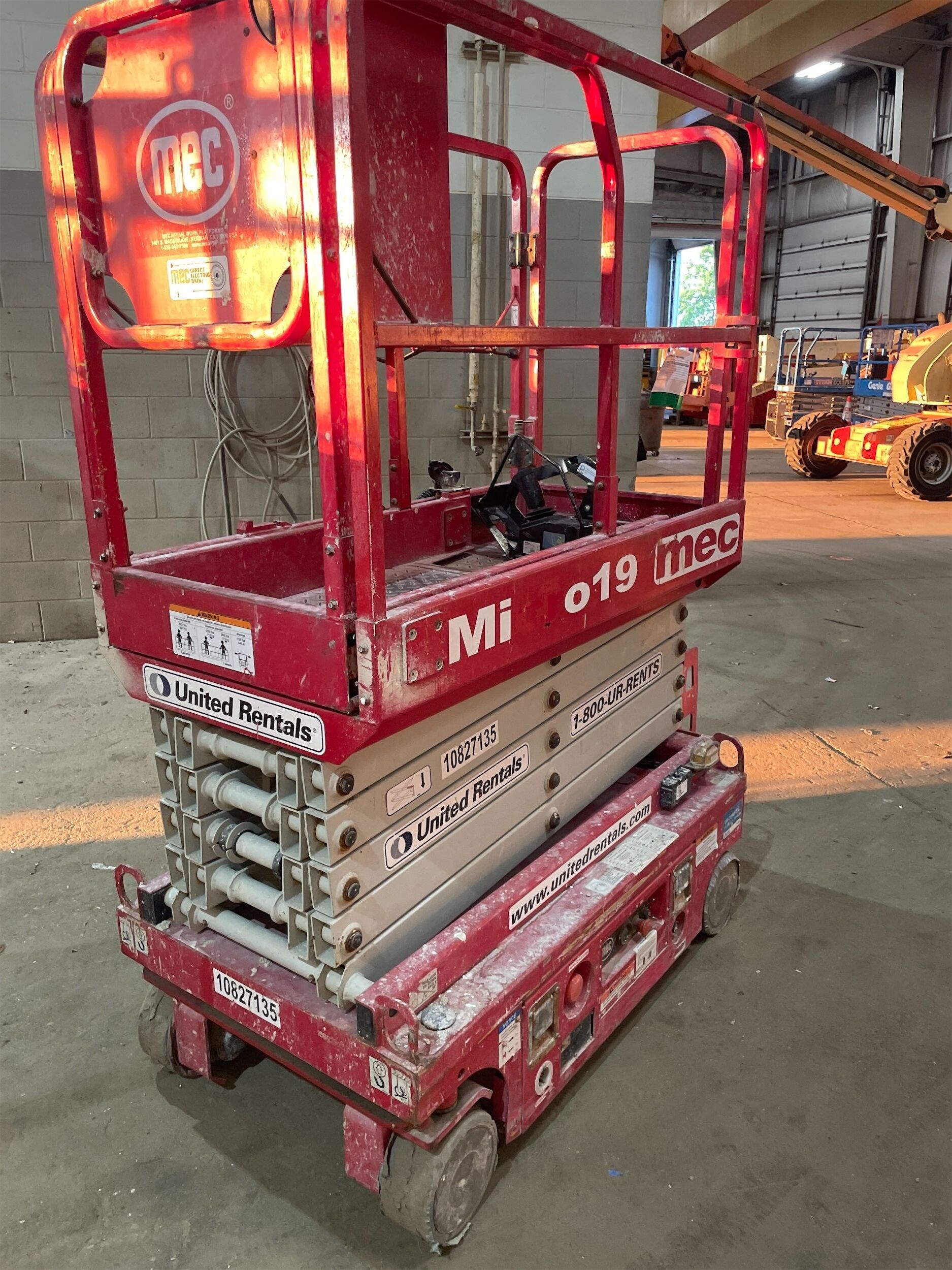 2018 MEC MICRO 19 Scissor Lift in Fort Wayne, IN