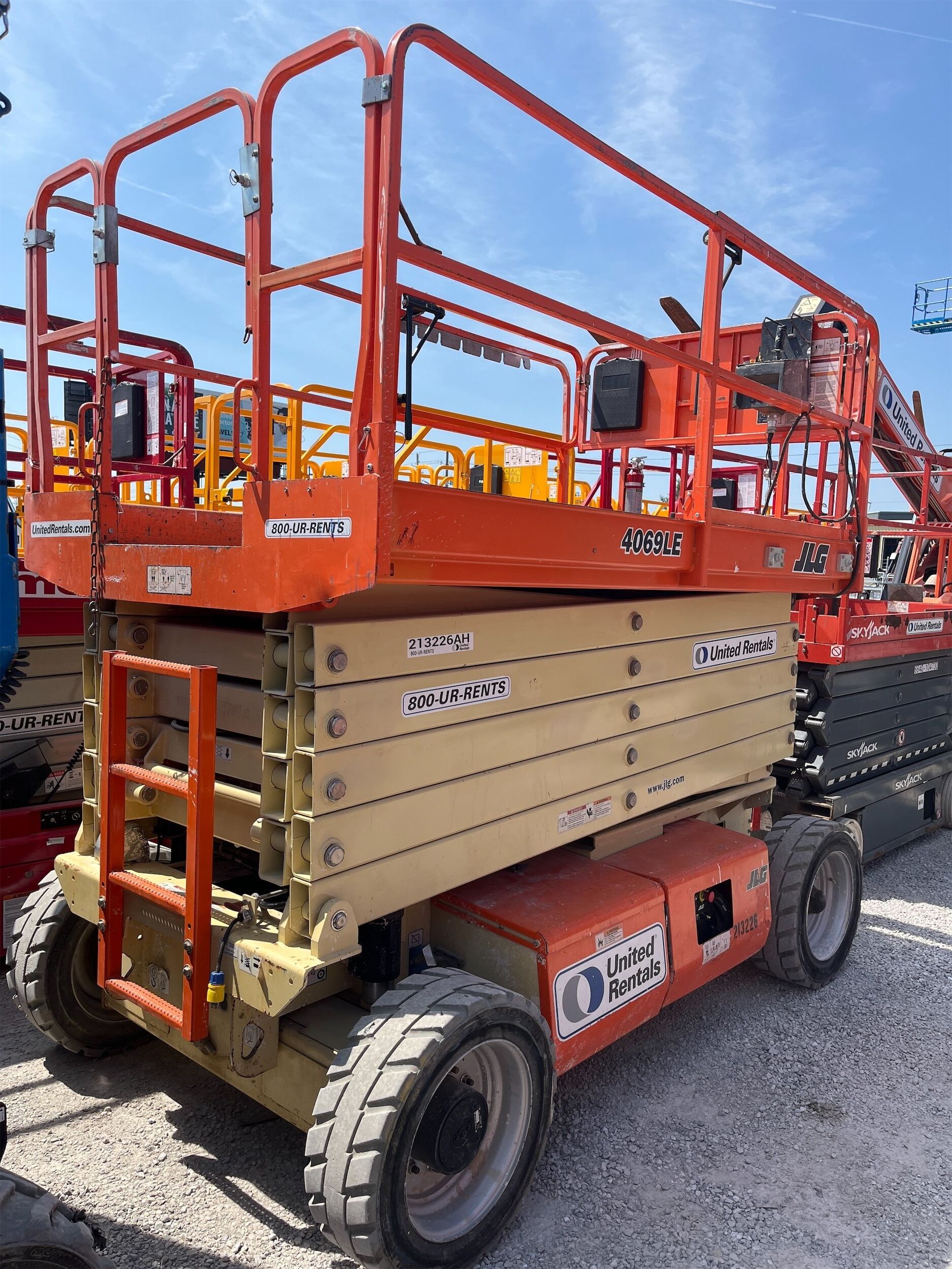 2018 JLG 4069LE Scissor Lift in Fort Wayne, IN
