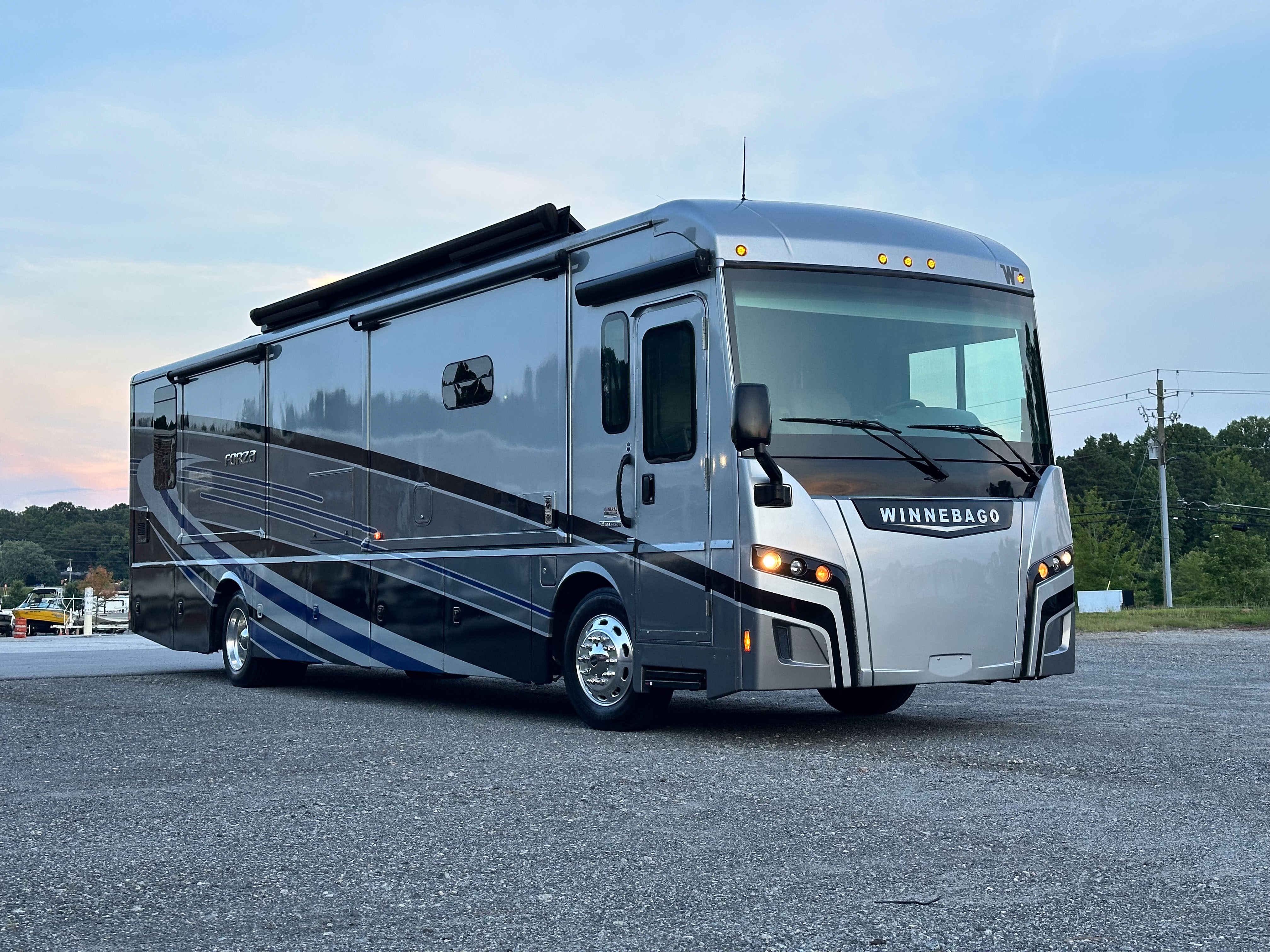 2021 Winnebago Forza 38F RV
