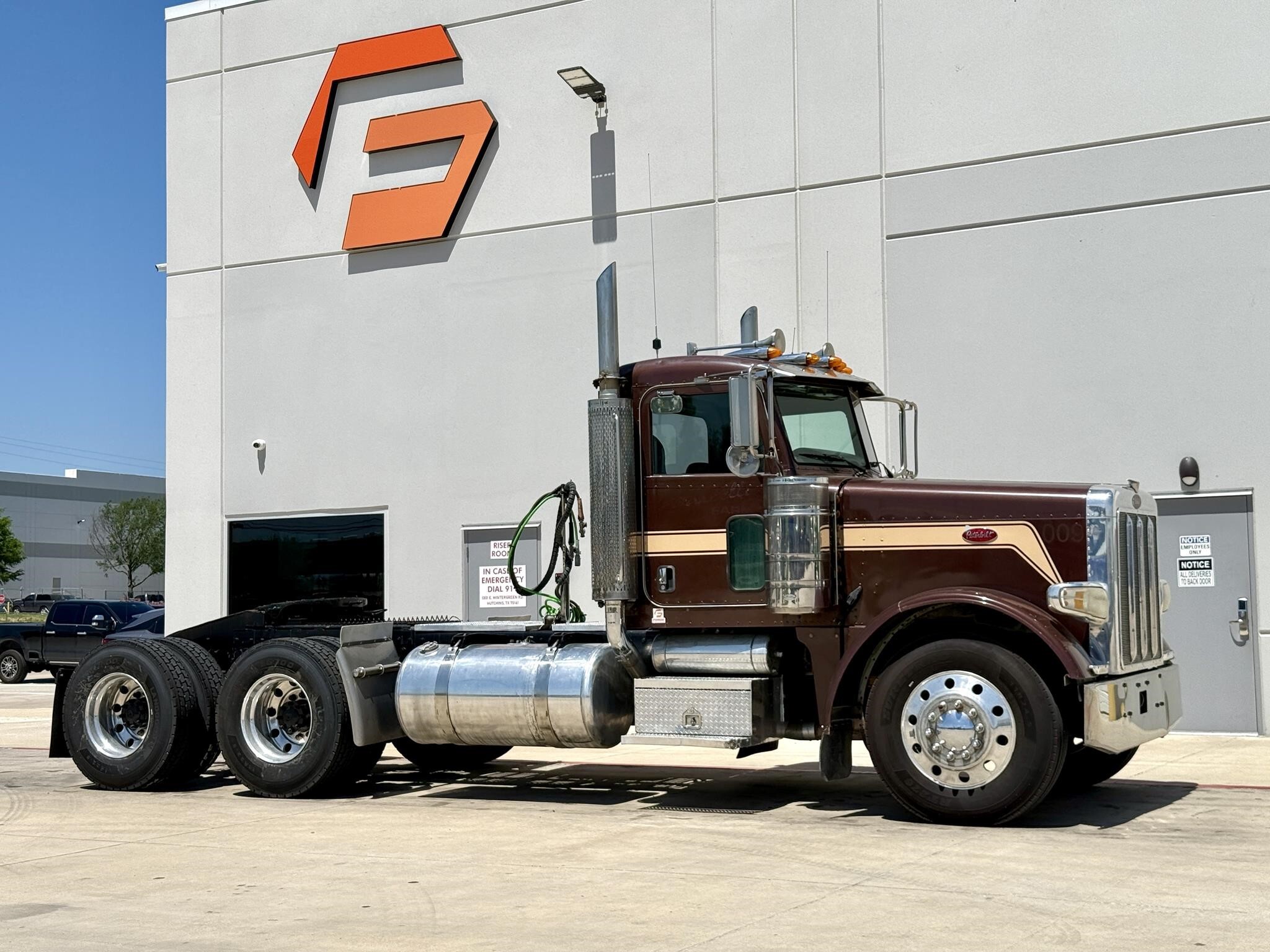 送料込み PETERBILT MODEL 379 トラクター・トレーラーセット 巨大全長60cm ミニカー 1/32 NEWRAY Peterbilt Model 379 ダンプ
