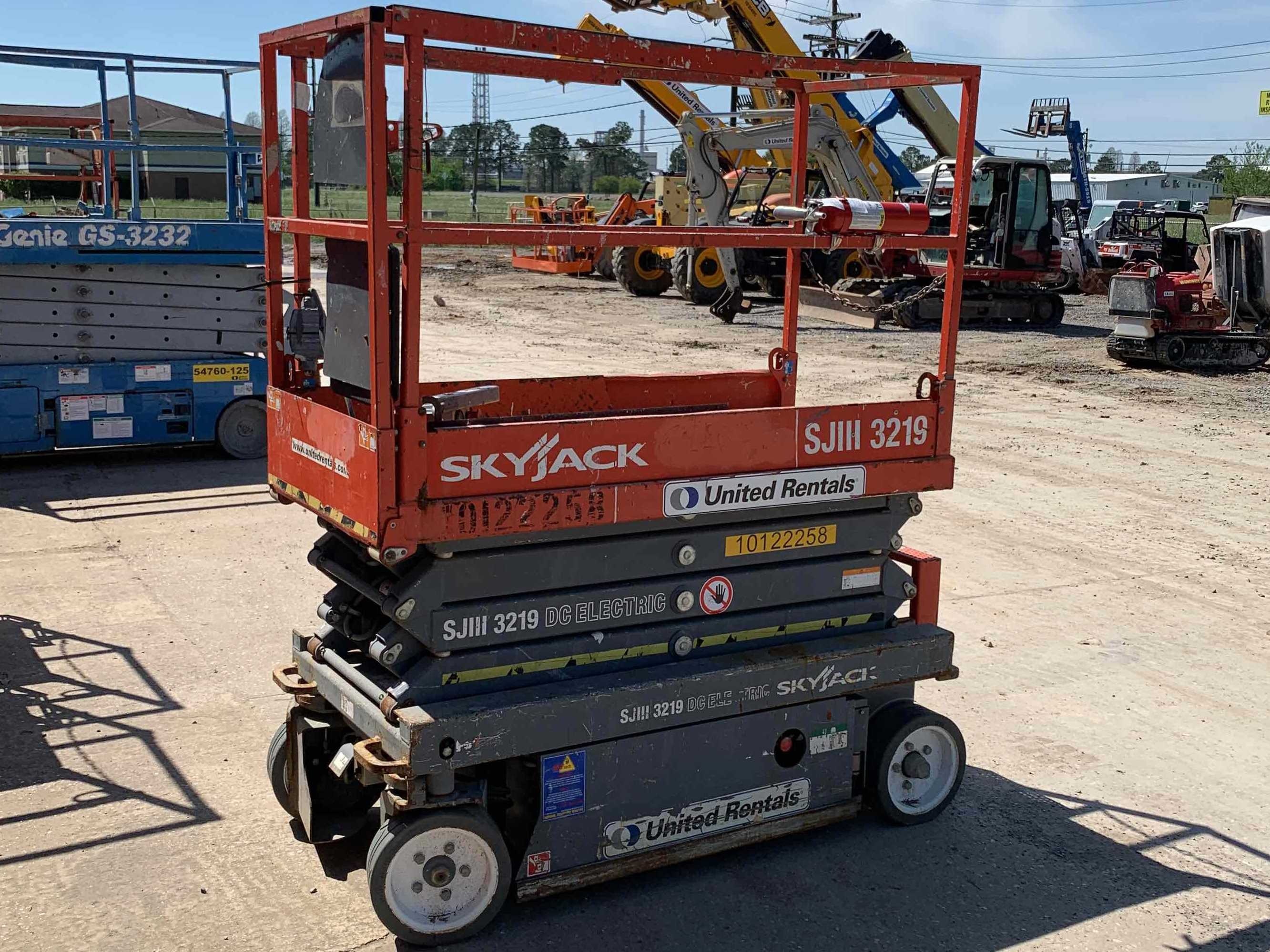 2013 SKYJACK SJIII3219 in Auburn, AL