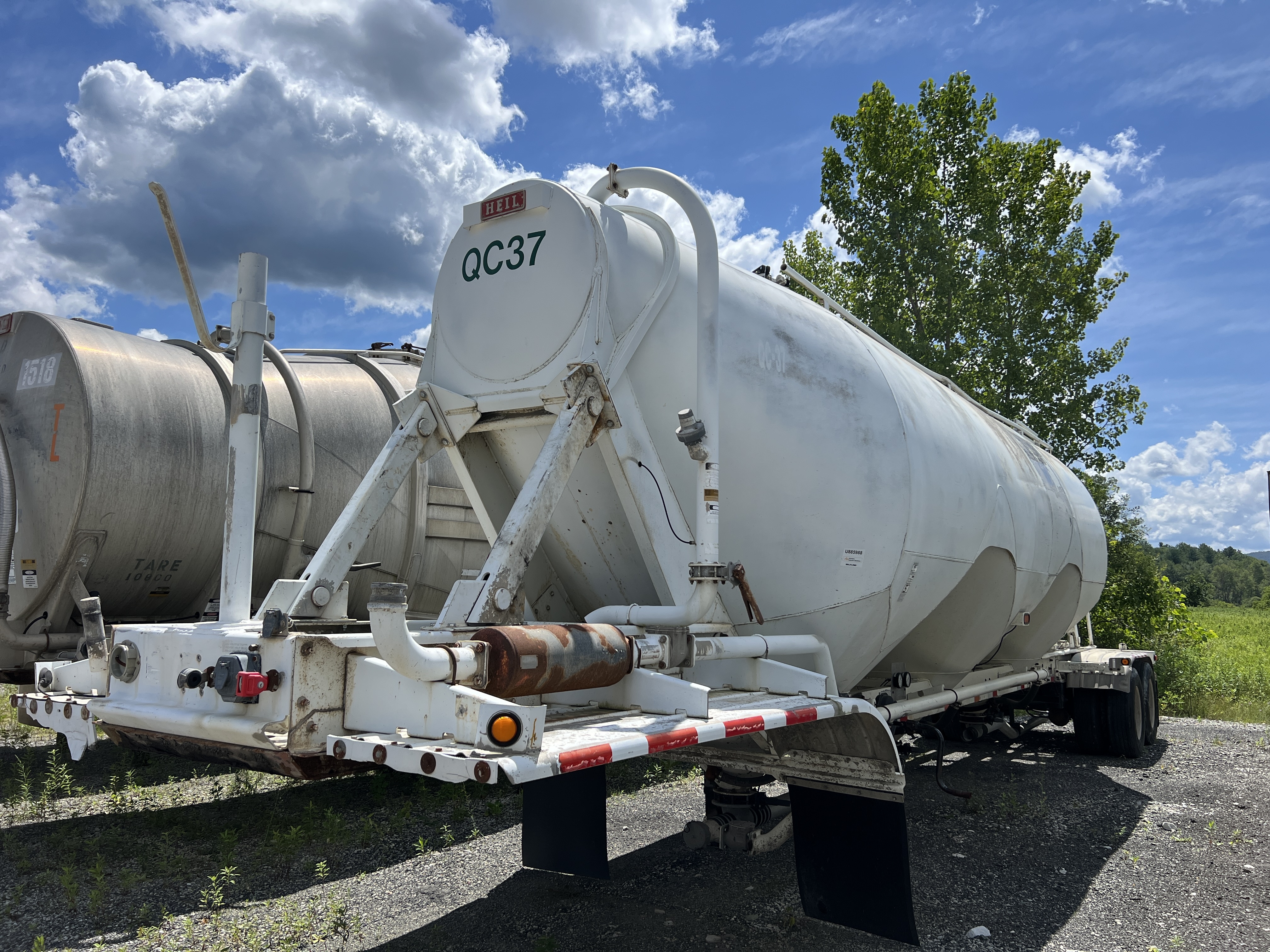 2003 HEIL 1240 cu.ft. Pneumatic J Model in Pittsfield, MA