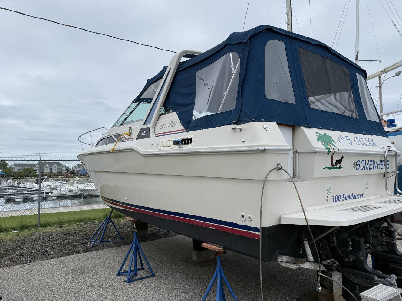 A photo of this 1987 Sea Ray 300 Sundancer