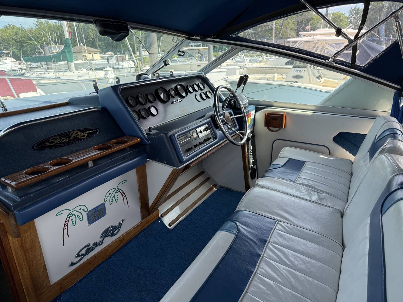 A photo of this 1987 Sea Ray 300 Sundancer