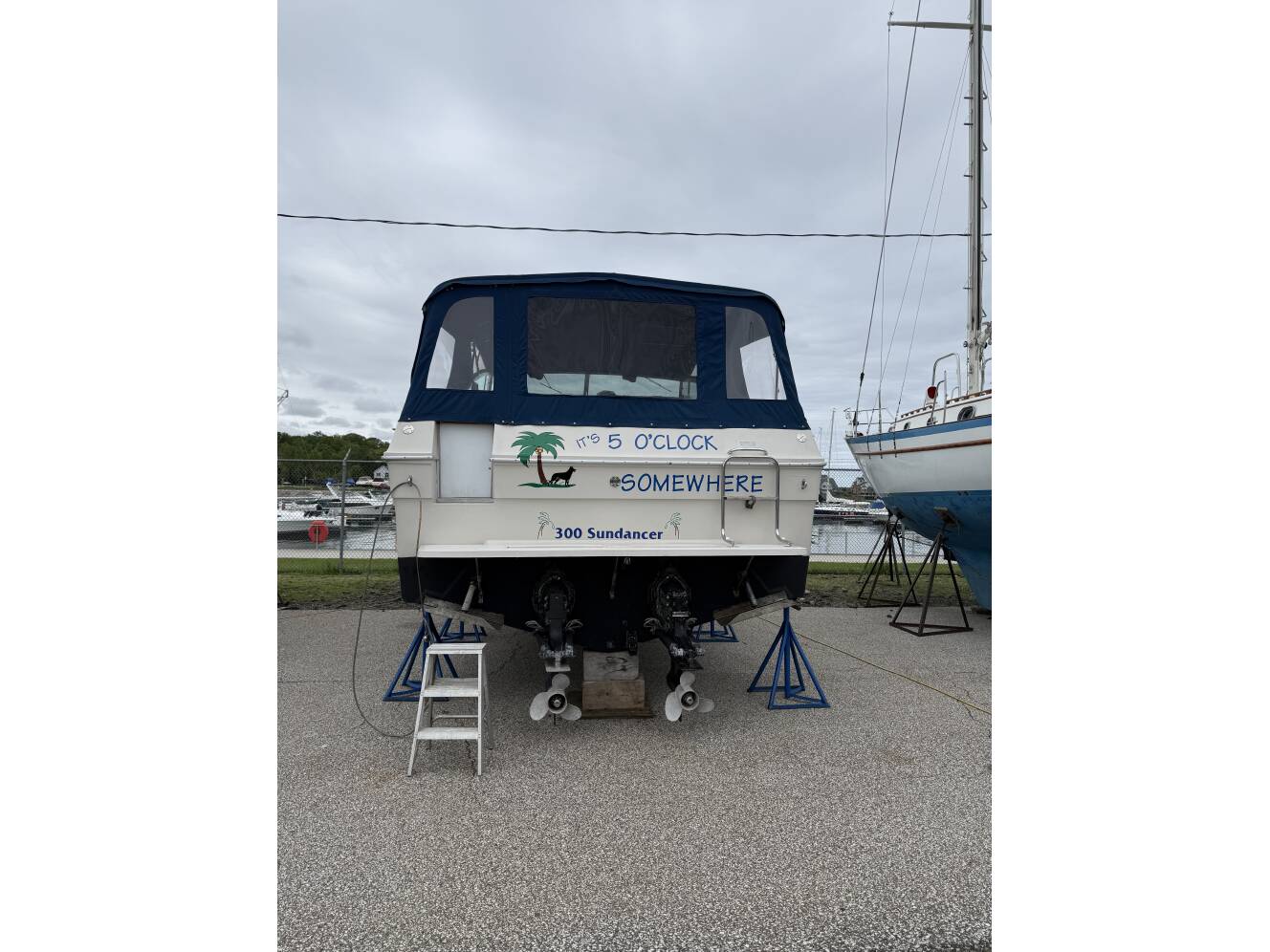 A photo of this 1987 Sea Ray 300 Sundancer