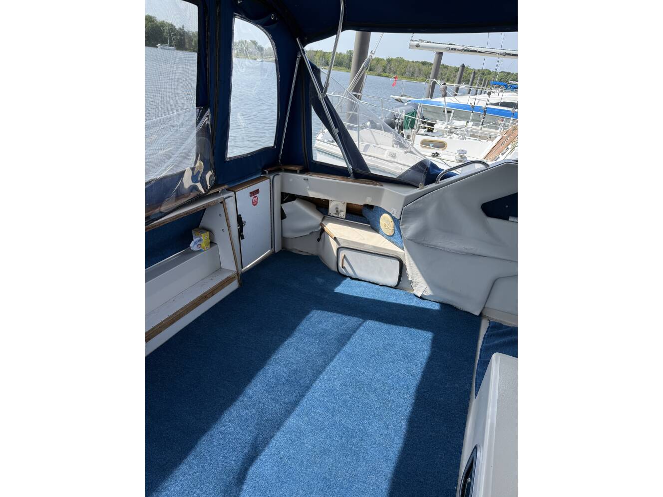 A photo of this 1987 Sea Ray 300 Sundancer