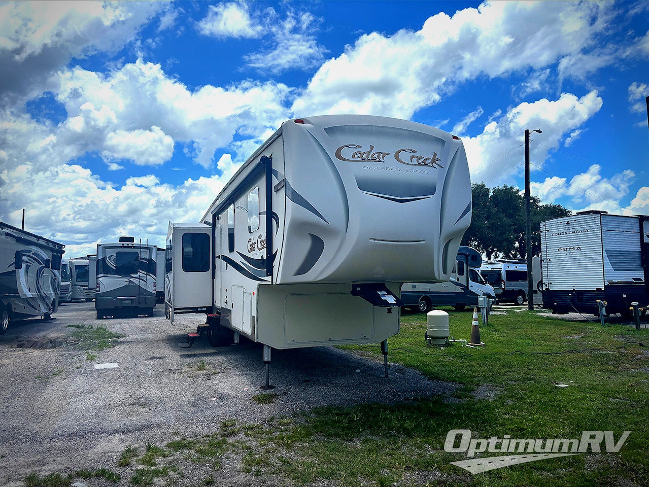 2017 Forest River cedar creek silverback 35ik