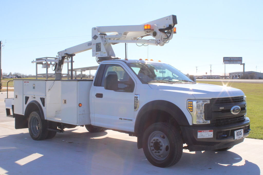 2017 Ford F-550 / Versalift STP-36-NE in Bryan, TX