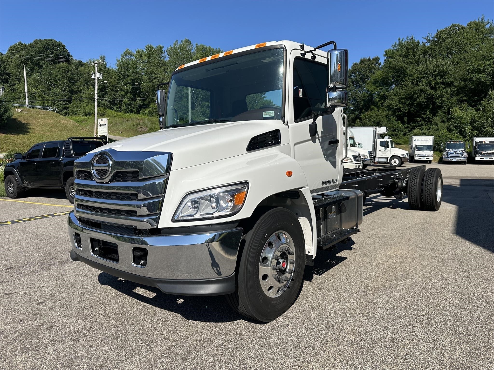 2025 Hino Incomplete Vehicle Day Cab photo 3