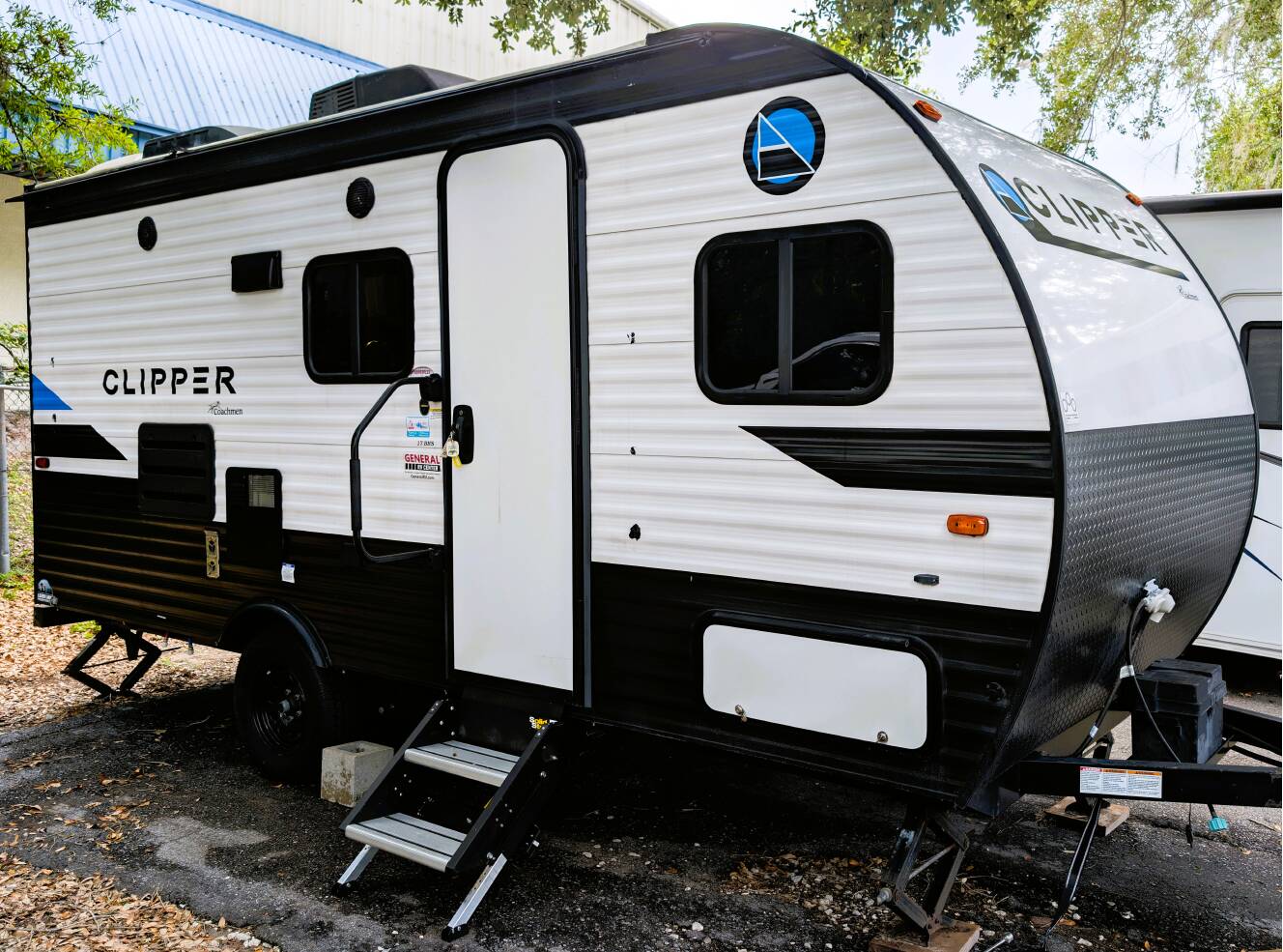 A photo of this 2021 Coachmen CLIPPER ULTRA-LITE 17BHS