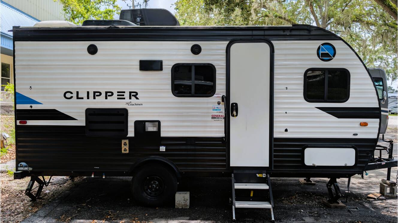 A photo of this 2021 Coachmen CLIPPER ULTRA-LITE 17BHS