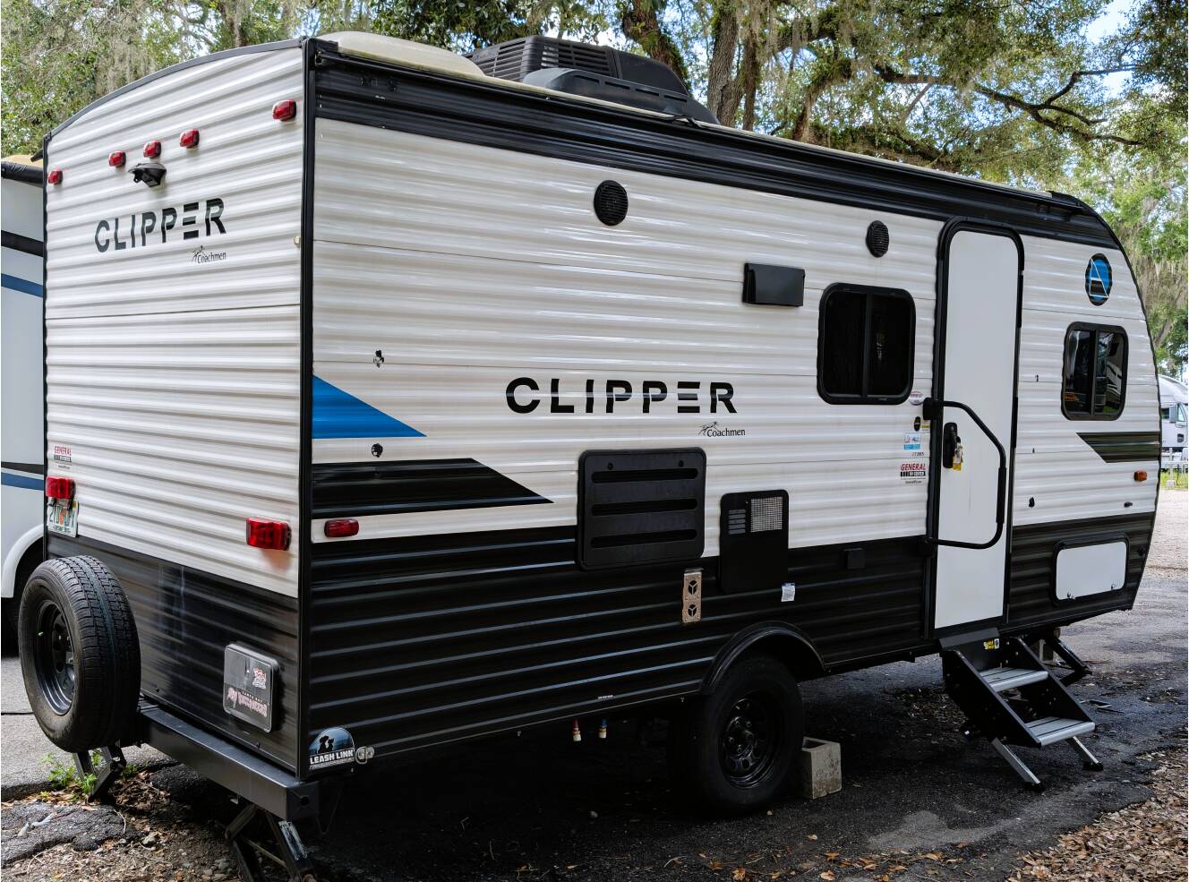A photo of this 2021 Coachmen CLIPPER ULTRA-LITE 17BHS