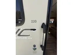 2016 VENTURE RV SONIC 220VBH