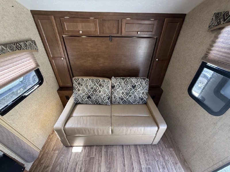 2016 VENTURE RV SONIC 220VBH