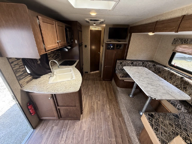 2016 VENTURE RV SONIC 220VBH