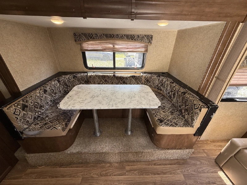 2016 VENTURE RV SONIC 220VBH