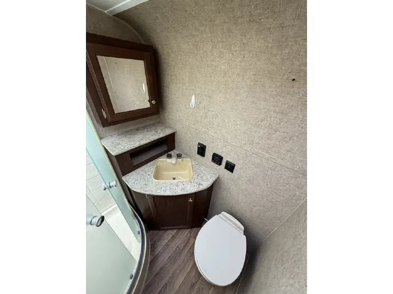 2016 VENTURE RV SONIC 220VBH
