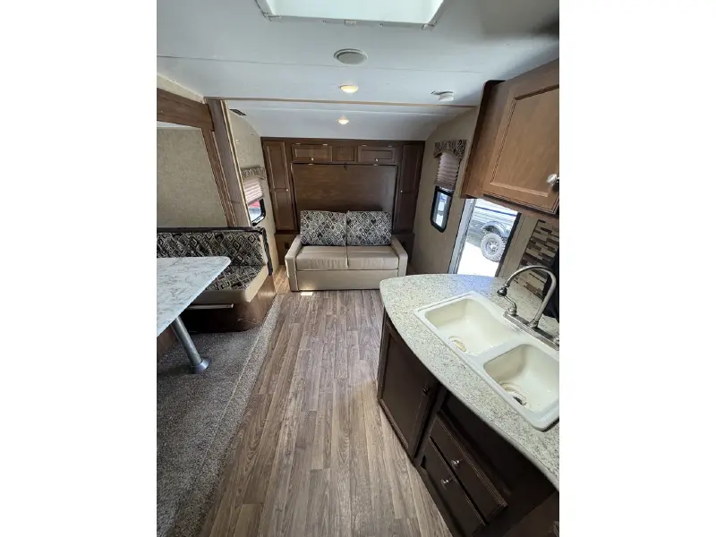 2016 VENTURE RV SONIC 220VBH