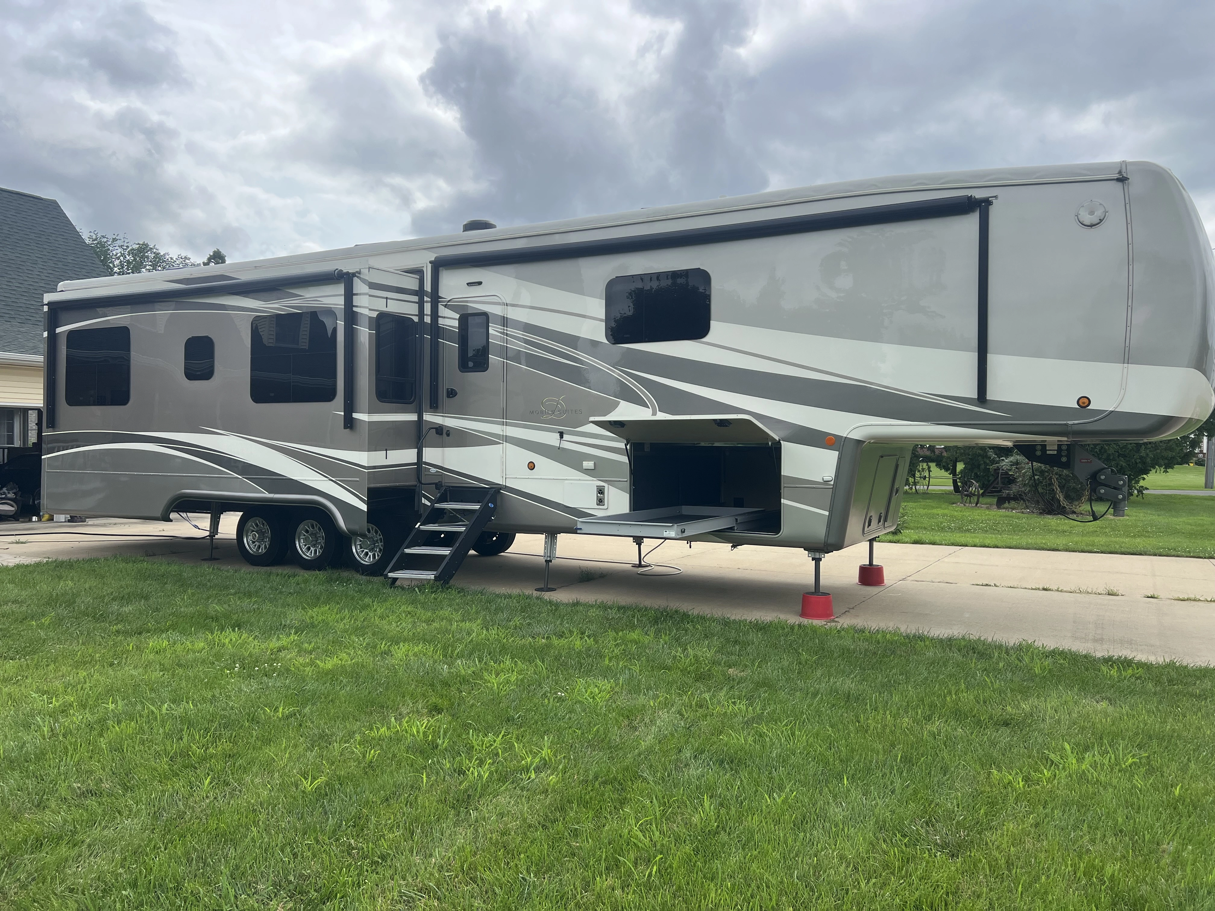 2020 DRV Mobile Suites 44 HOUSTON RV