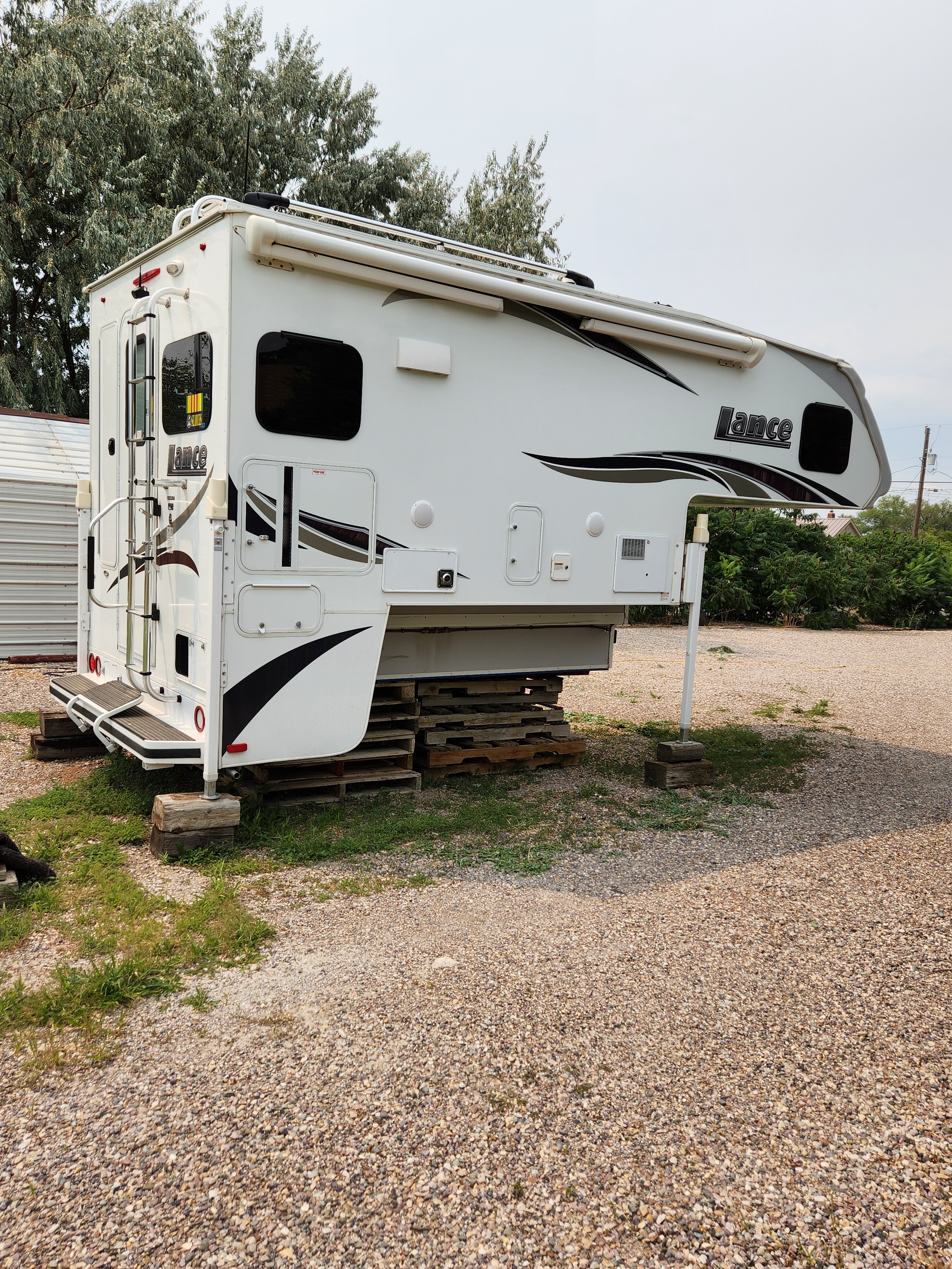 2019 Lance 975 Truck Camper in pocatello ID