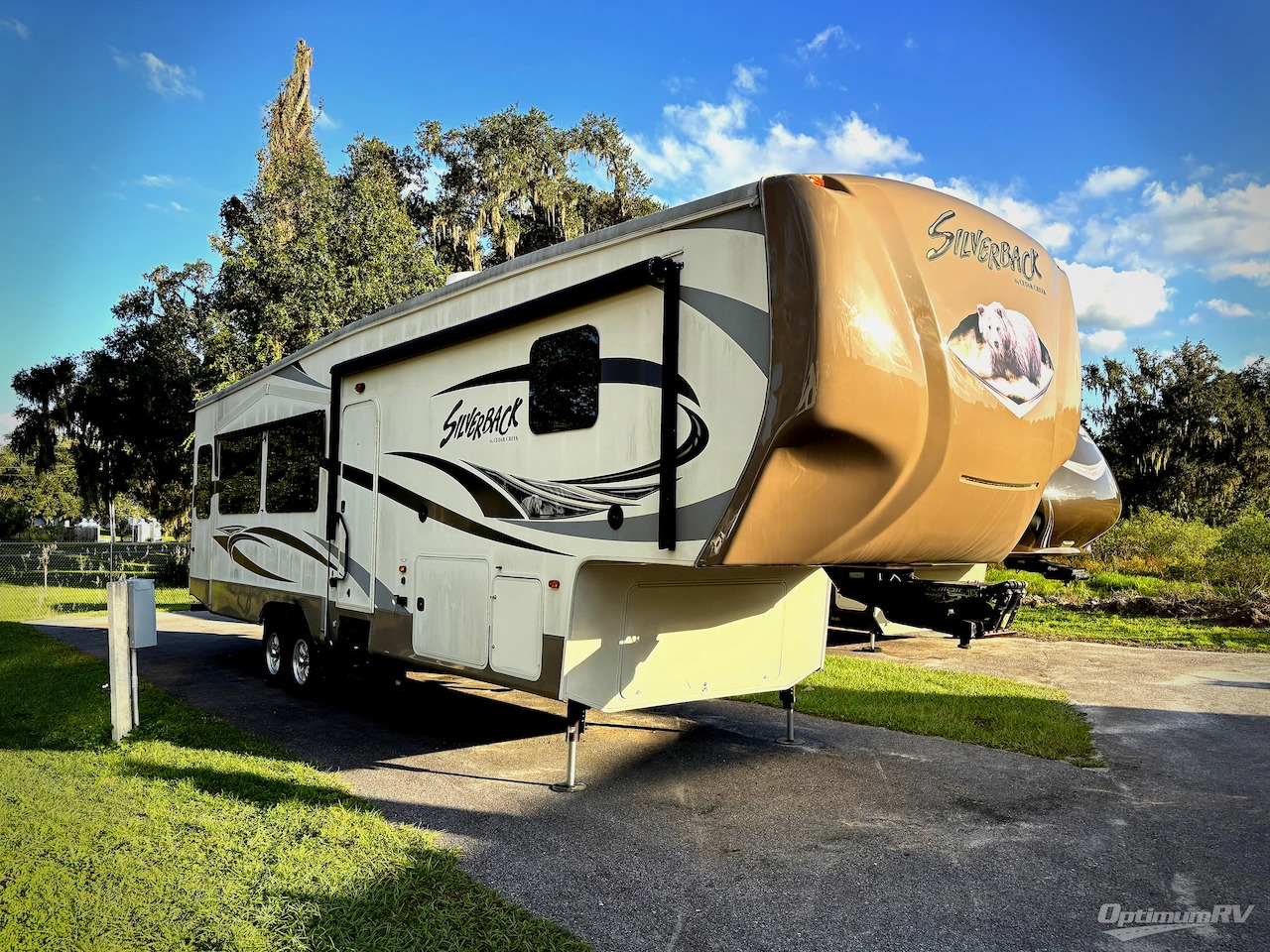2015 Forest River cedar creek silverback 33ik