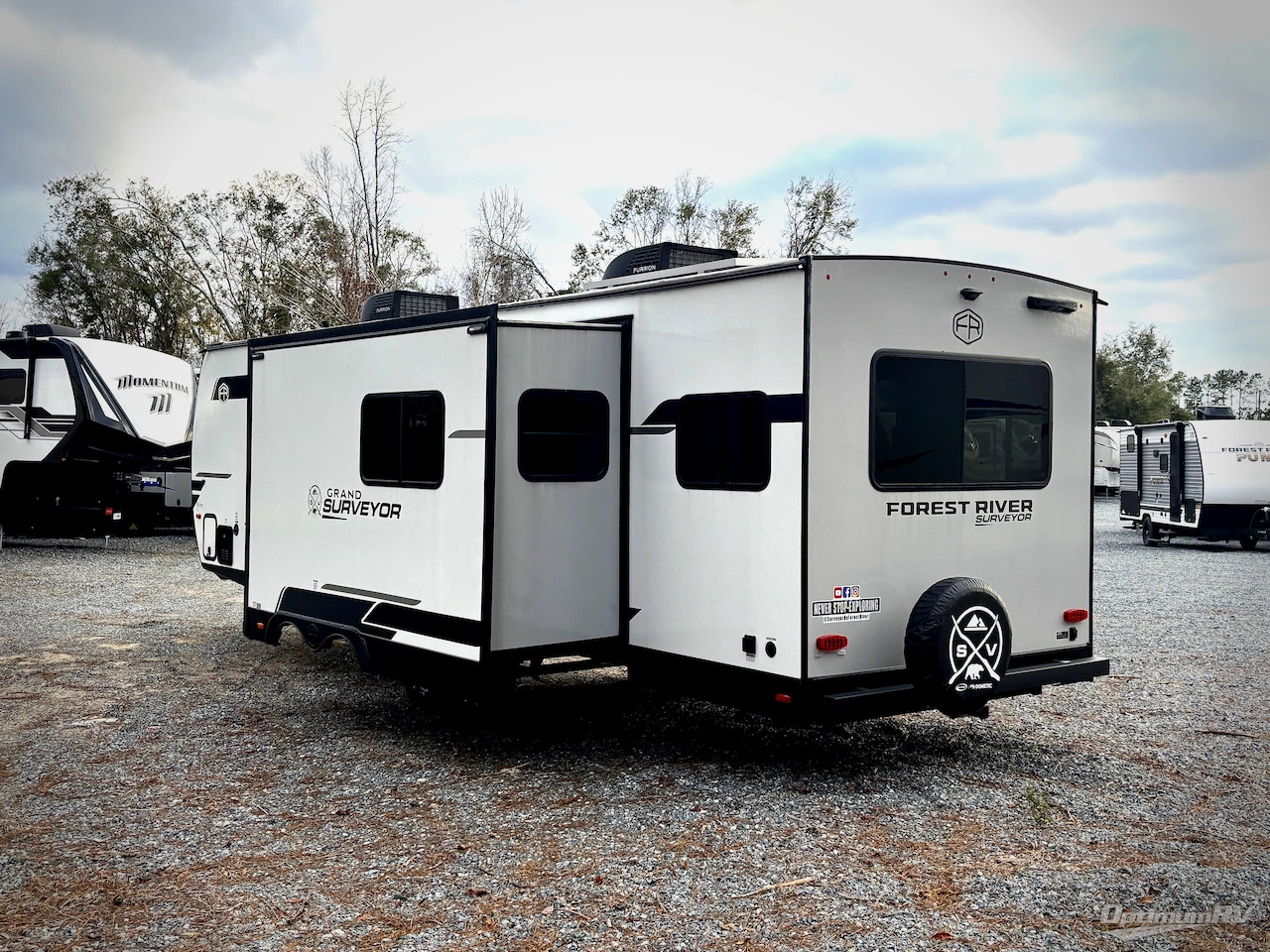 2025 Forest River grand surveyor 253rls