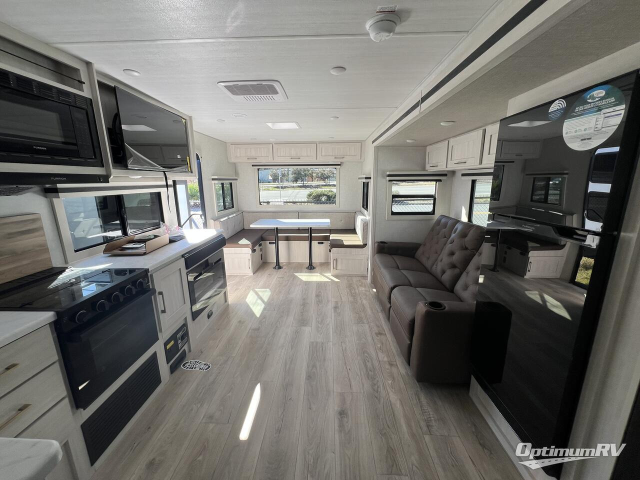 2025 Forest River grand surveyor 253rls