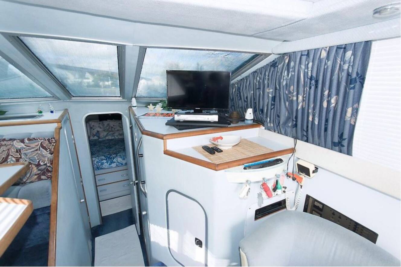 A photo of this 1989 Sea Ray 340 Sedan Bridge