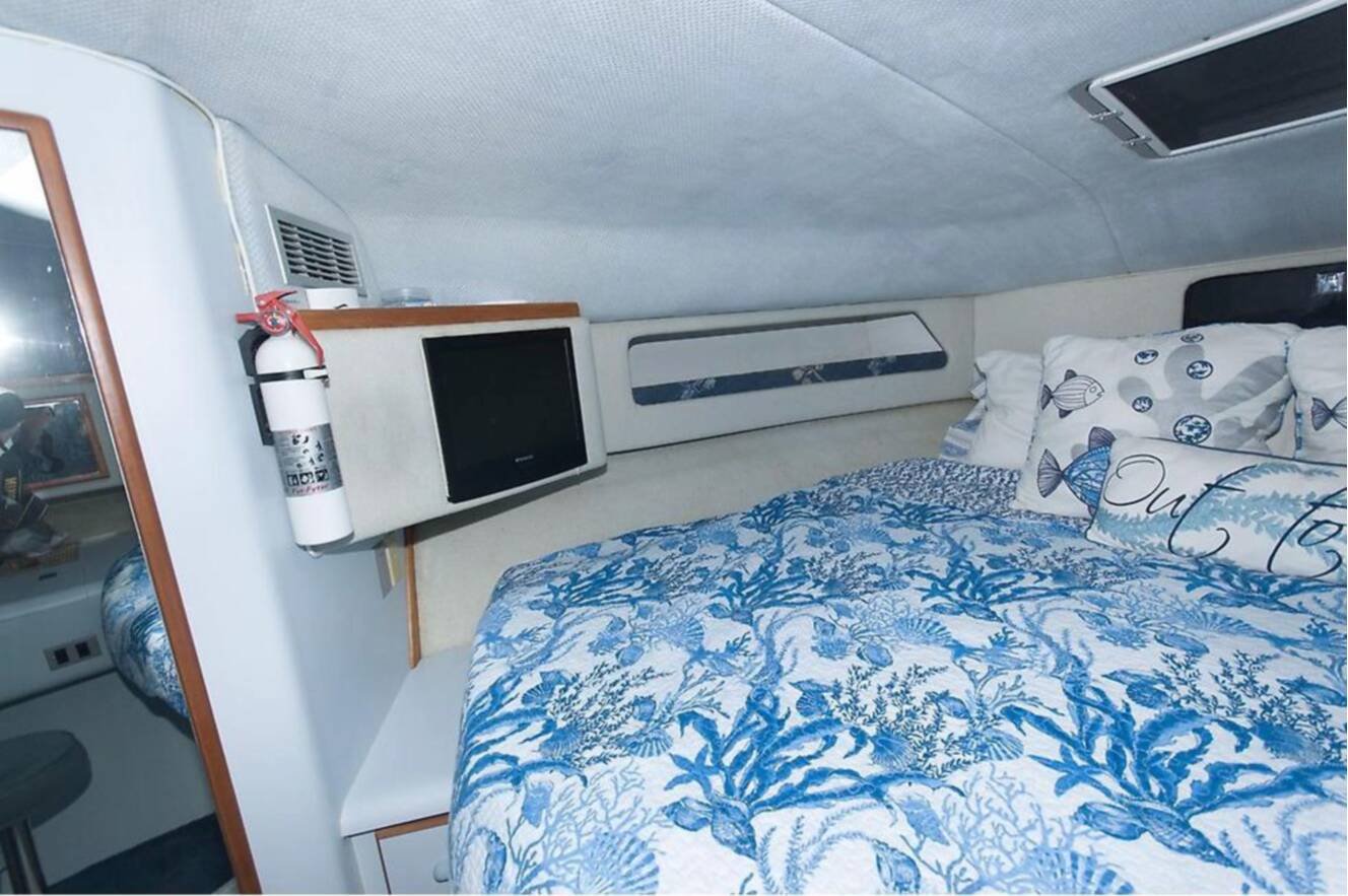 A photo of this 1989 Sea Ray 340 Sedan Bridge