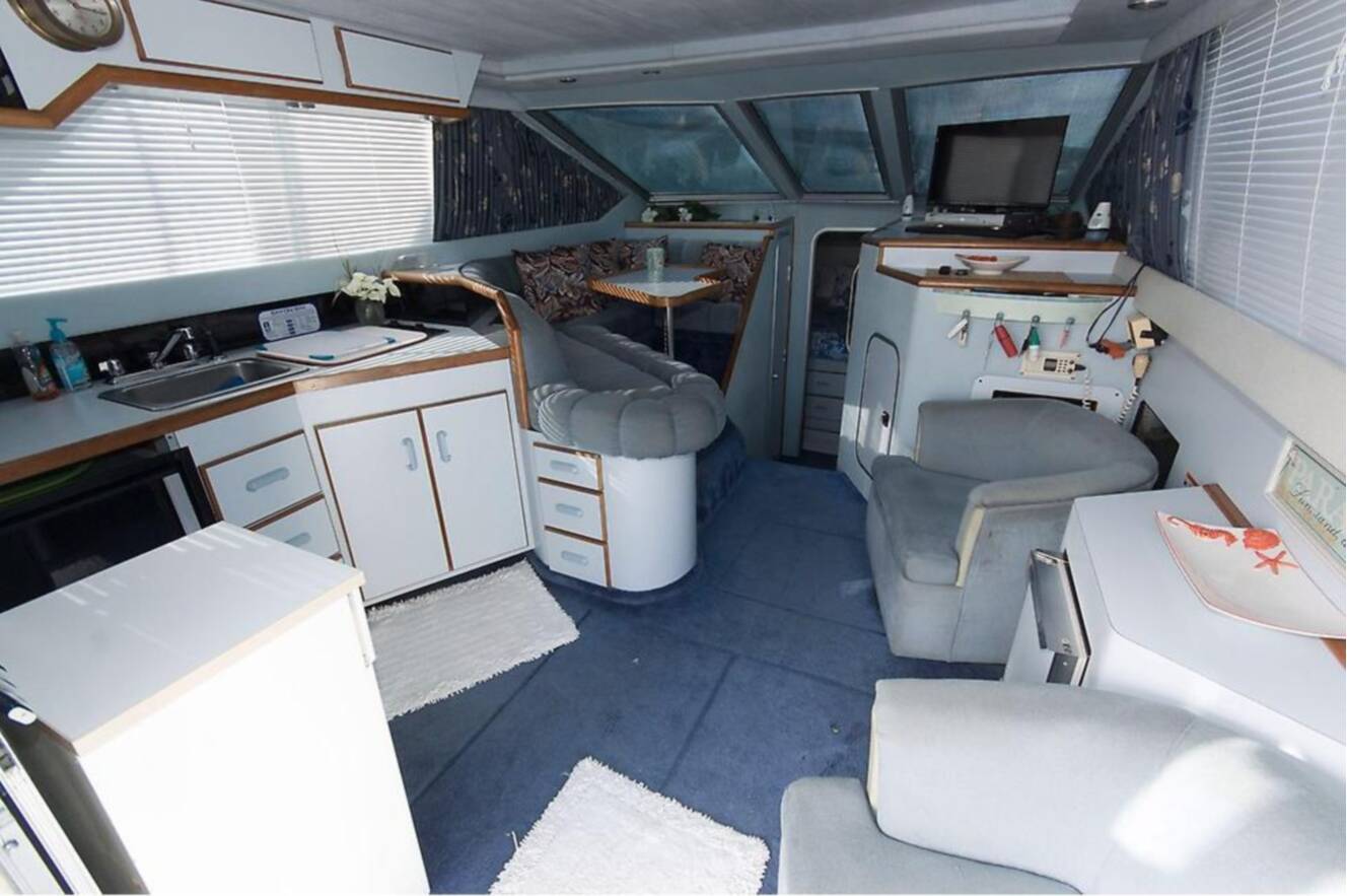 A photo of this 1989 Sea Ray 340 Sedan Bridge