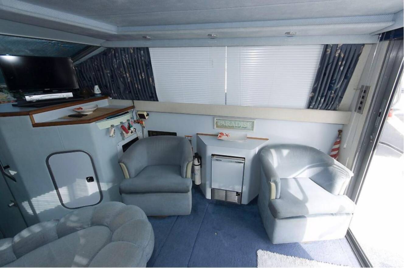 A photo of this 1989 Sea Ray 340 Sedan Bridge