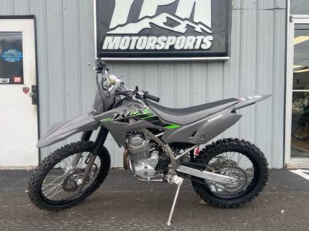 写真 New Red Kawasaki Ninja Dirt+Bike Motorcycles For Sale