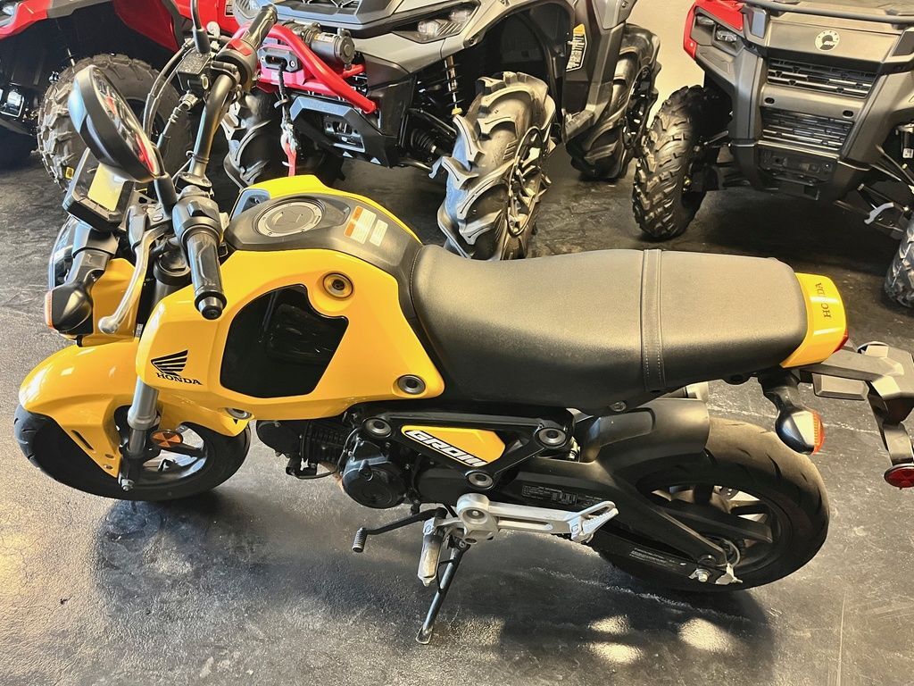 クイーン 1/64 ケンワース T880 ローグダンプトラック (イエロー/ホワイト