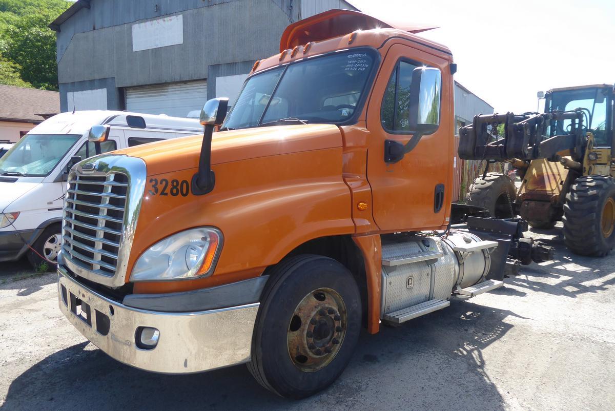 2017 FREIGHTLINER CASCADIA 125 in Sparrowbush, NY