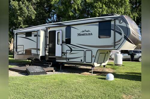 2017 Keystone Montana 3160RL in seattle WA