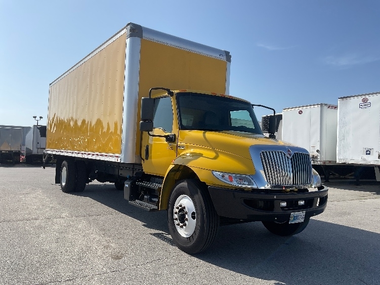 洋書 INTERNATIONAL TRUCKS 84d84c921580054ee16936a6a40ea5