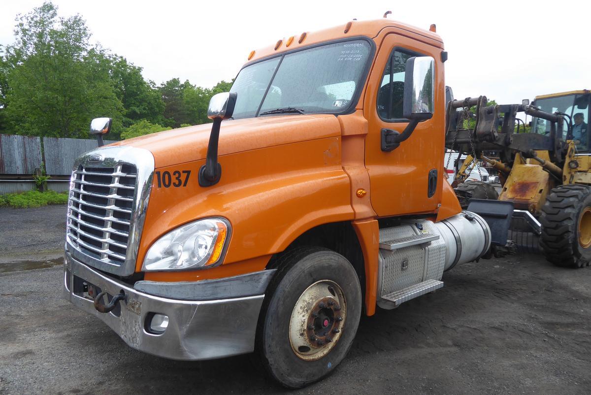 2013 FREIGHTLINER CASCADIA 125 in Sparrowbush, NY