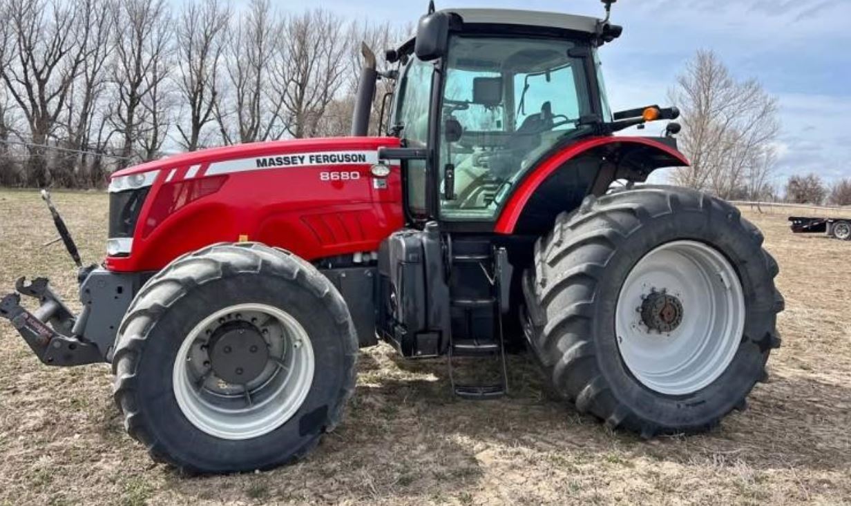 2011 MASSEY FERGUSON 8680 in Rockland, ID